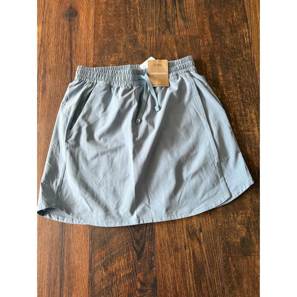 NEW Patagonia Women's Fleetwith Skirt Skort Light Plume Grey SZ Small